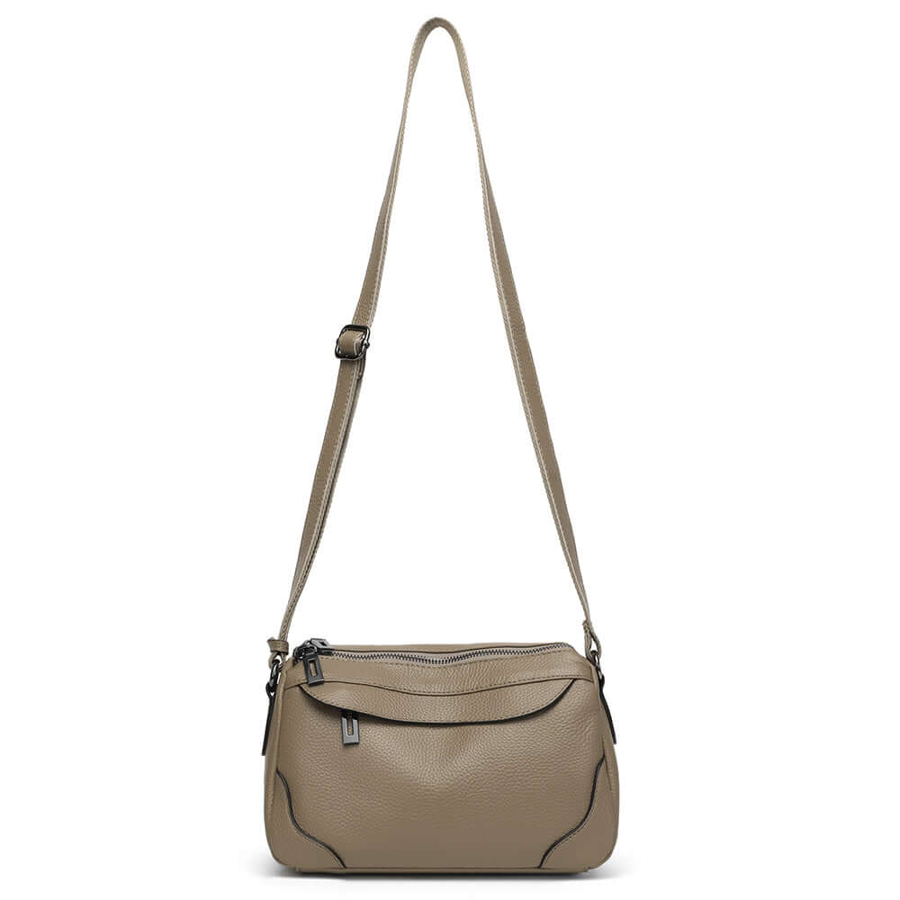 Adjustable shoulder strap of leather crossbody bag