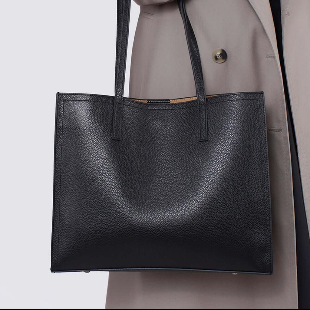 Tote bag carried by hand