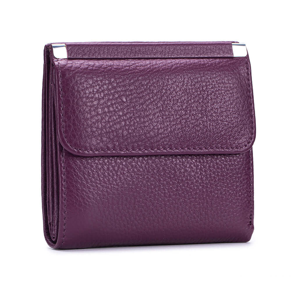 Lightweight women’s wallet ideal for daily use