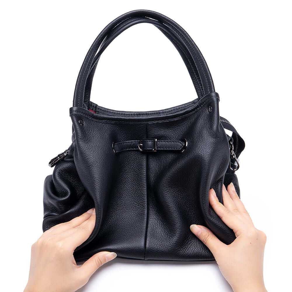 Women’s crossbody leather handbag – sleek and modern design