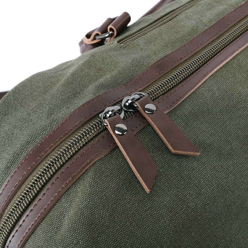 Details of the canvas travel bag.
