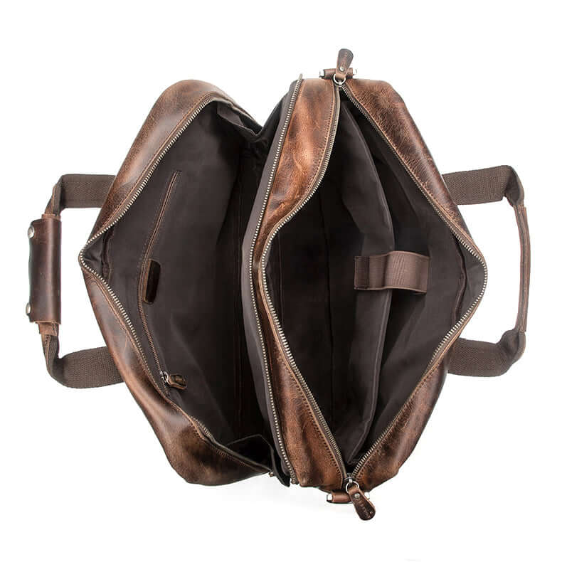 Spacious main compartment for laptop
