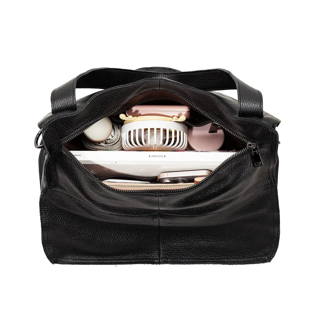Spacious interior design of the tote bag