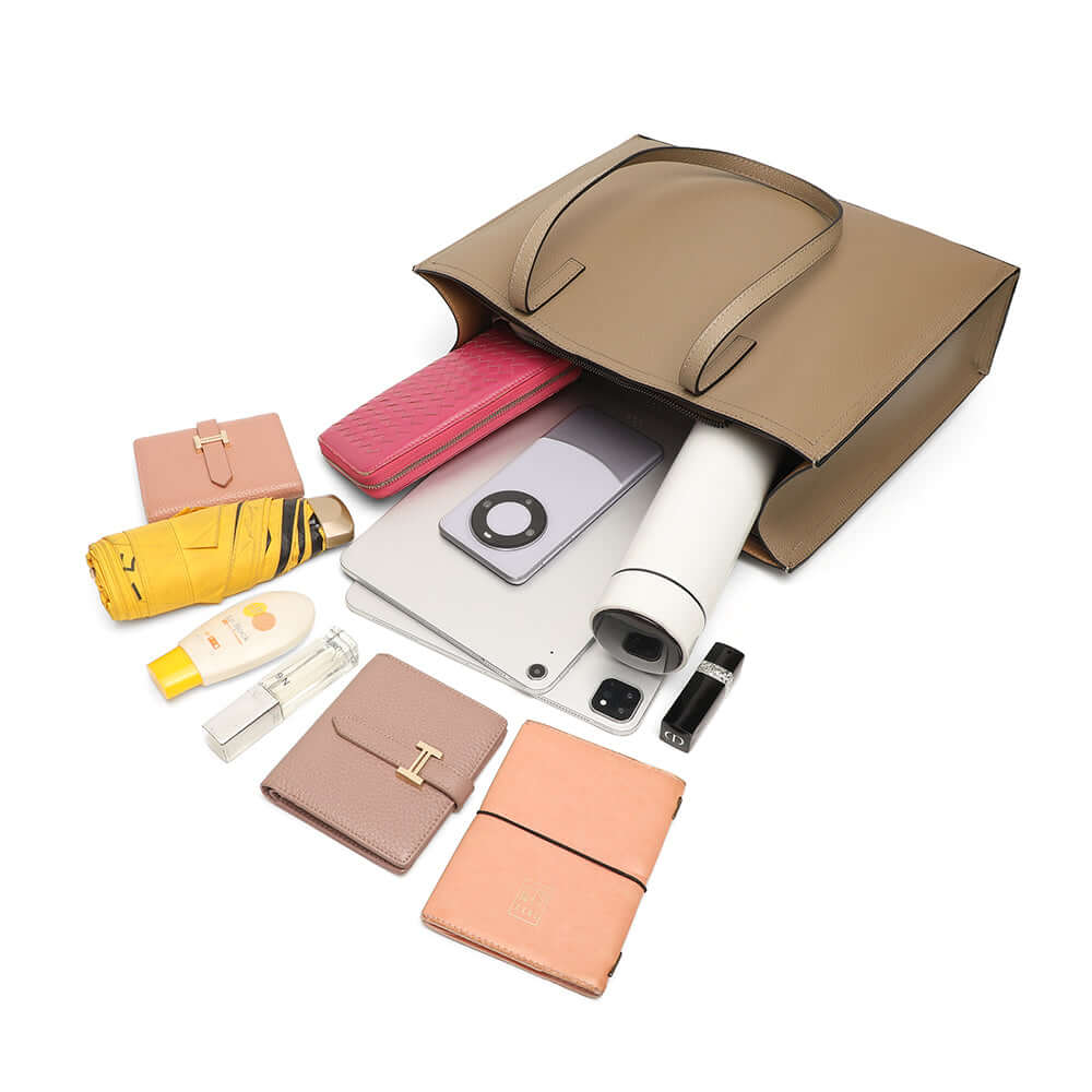 Tote bag with daily essentials