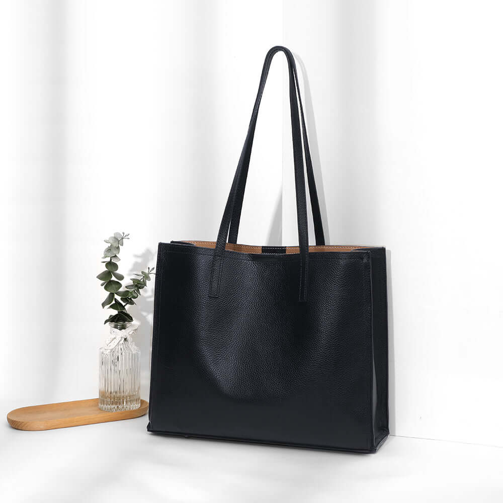 Minimal and classic leather tote