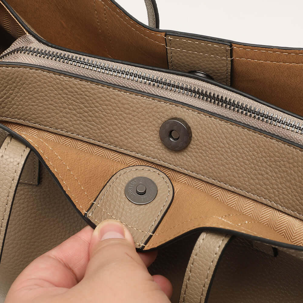 Leather tote zipper detail