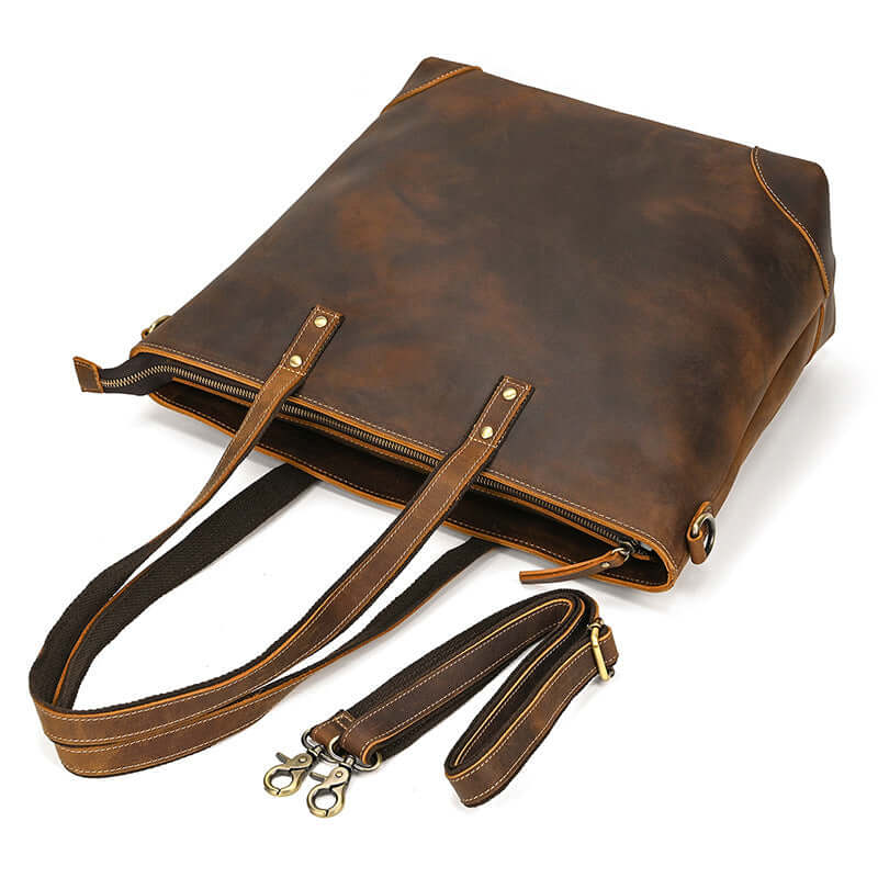 Adjustable crossbody strap detail