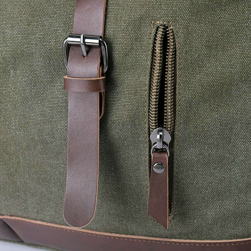 Details of the canvas overnight bag.
