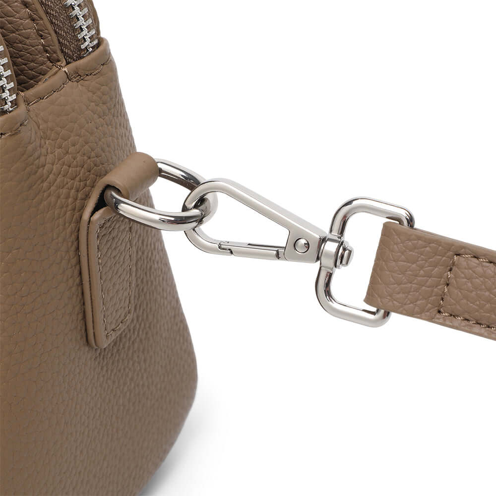 Details of the taupe leather bag.