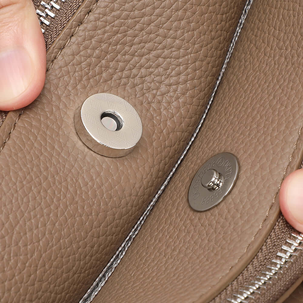 Details of the taupe leather bag.