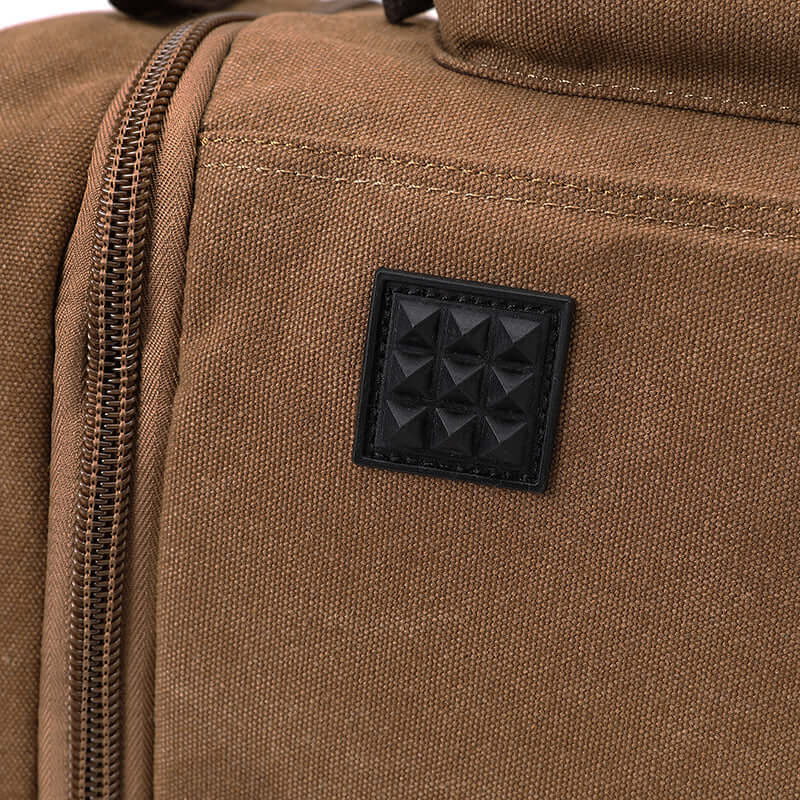 Details of the canvas travel bag.