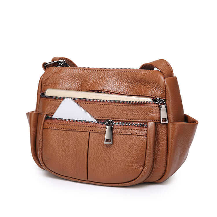 Zipper details of the women's brown leather crossbody bag.