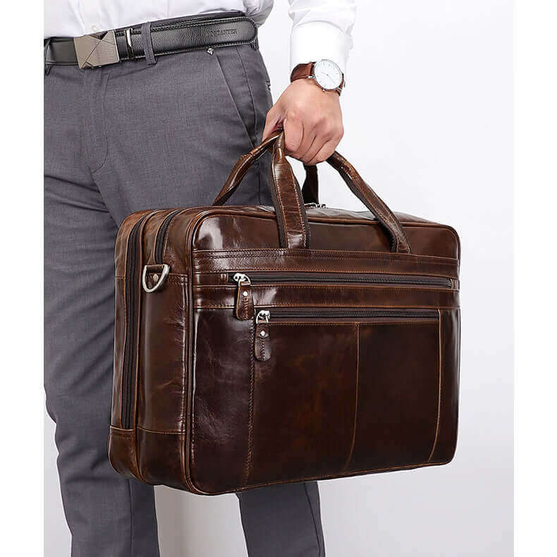 Stylish leather laptop bag for NZ professionals and travelers.