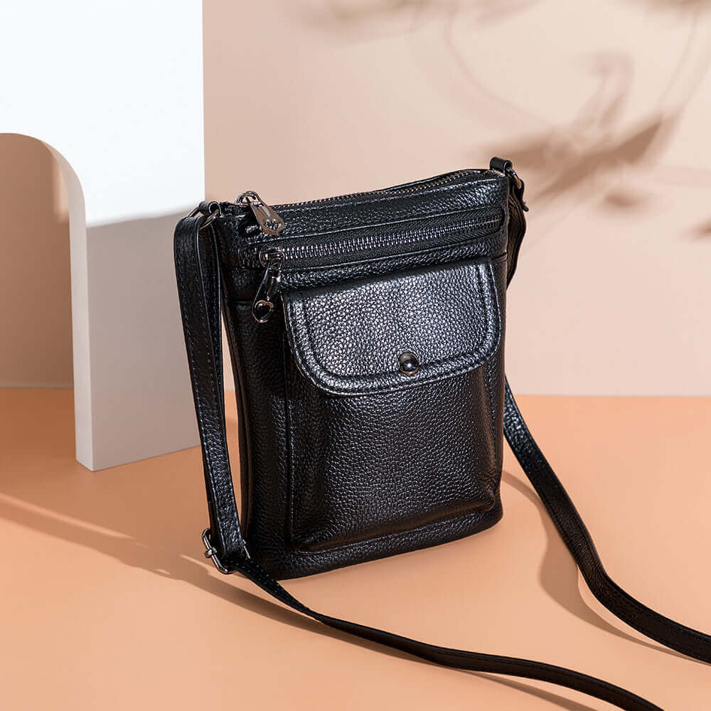 Women's small black leather shoulder bag with stylish and versatile design.